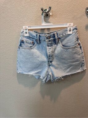 Levi’s Light Wash Denim Women's Cutoff Shorts